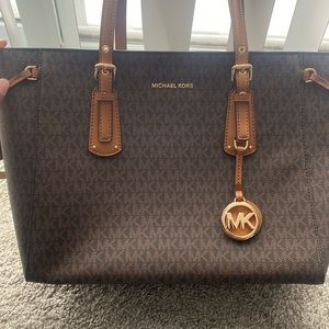 Micheal Kors Purse